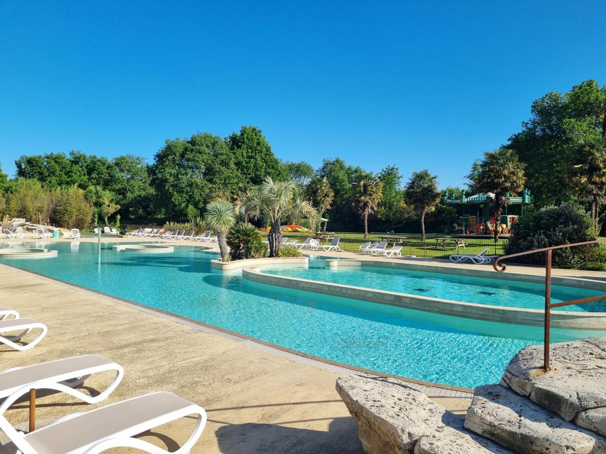 Camping De L Orangerie De Lanniron Mobilhome Esprit Zen R26 *